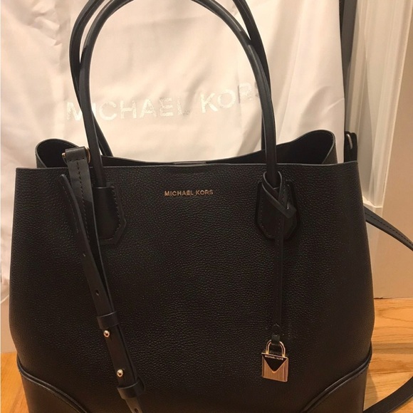 Michael Kors Large Mercer Tote - Picture 9 of 10